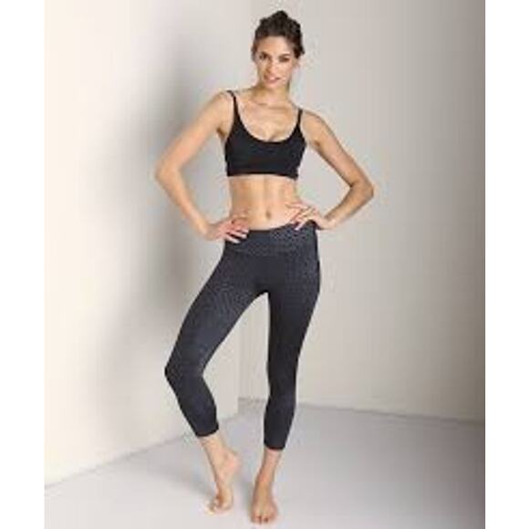 ONZIE Black Magic Capri Legging Tonal Animal Print S/M Small Medium MOB WIFE - Picture 1 of 6